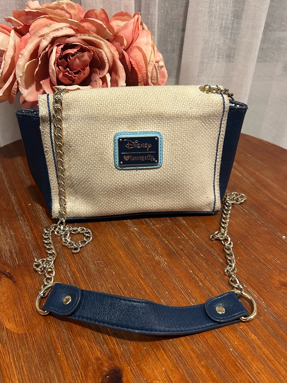 Disney Loungefly Winnie the Pooh Embroidered Crossbody Purse - Picture 3 of 4